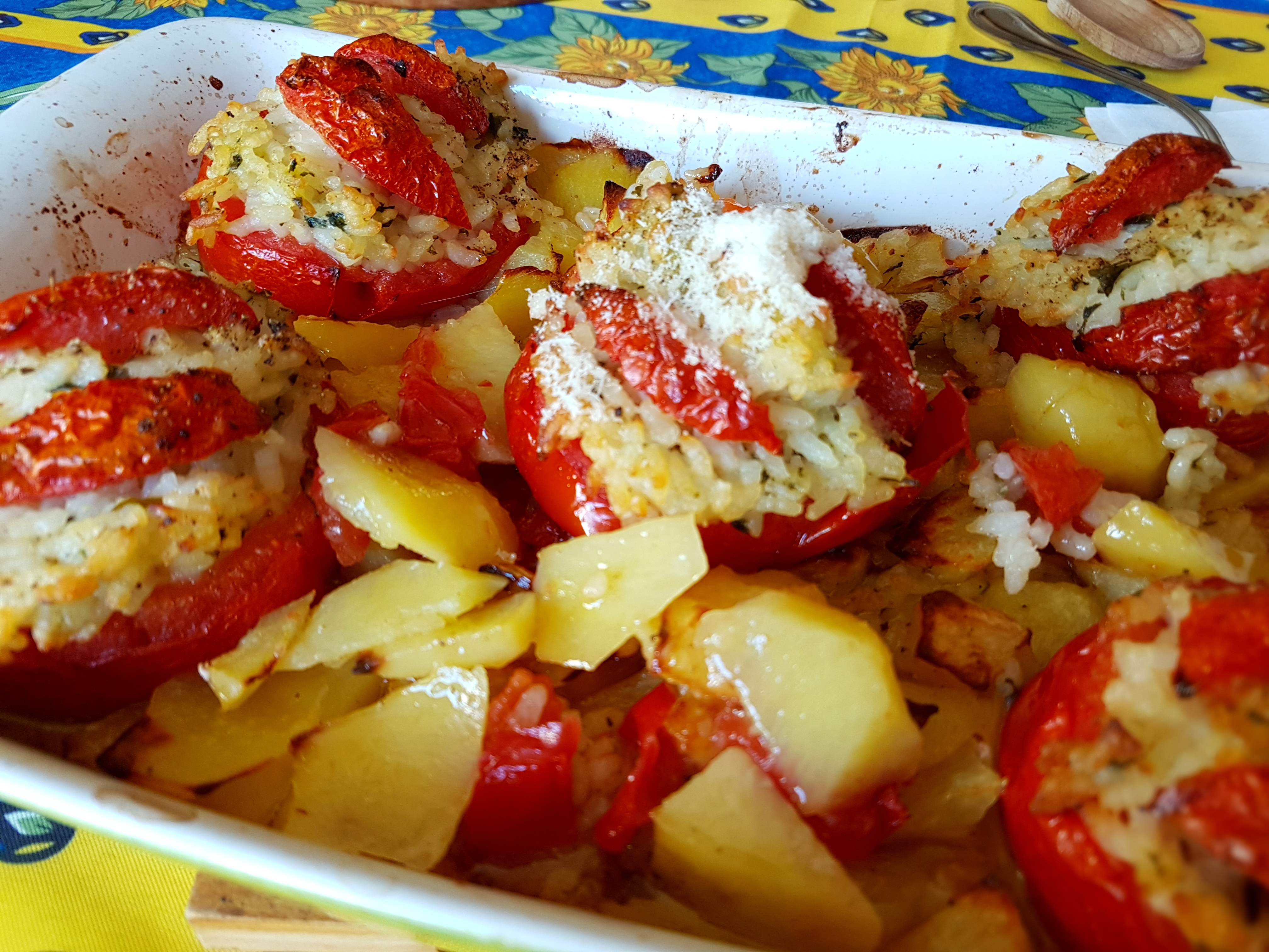 rice-stuffed tomatoes with potatoes made by zia Emilia | pomodori ripieni di riso con le patate, fatti da zia Emilia